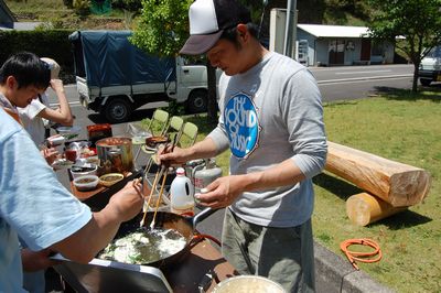 南紀くろしお商工会茶摘を体験