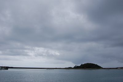 三輪崎の孔島