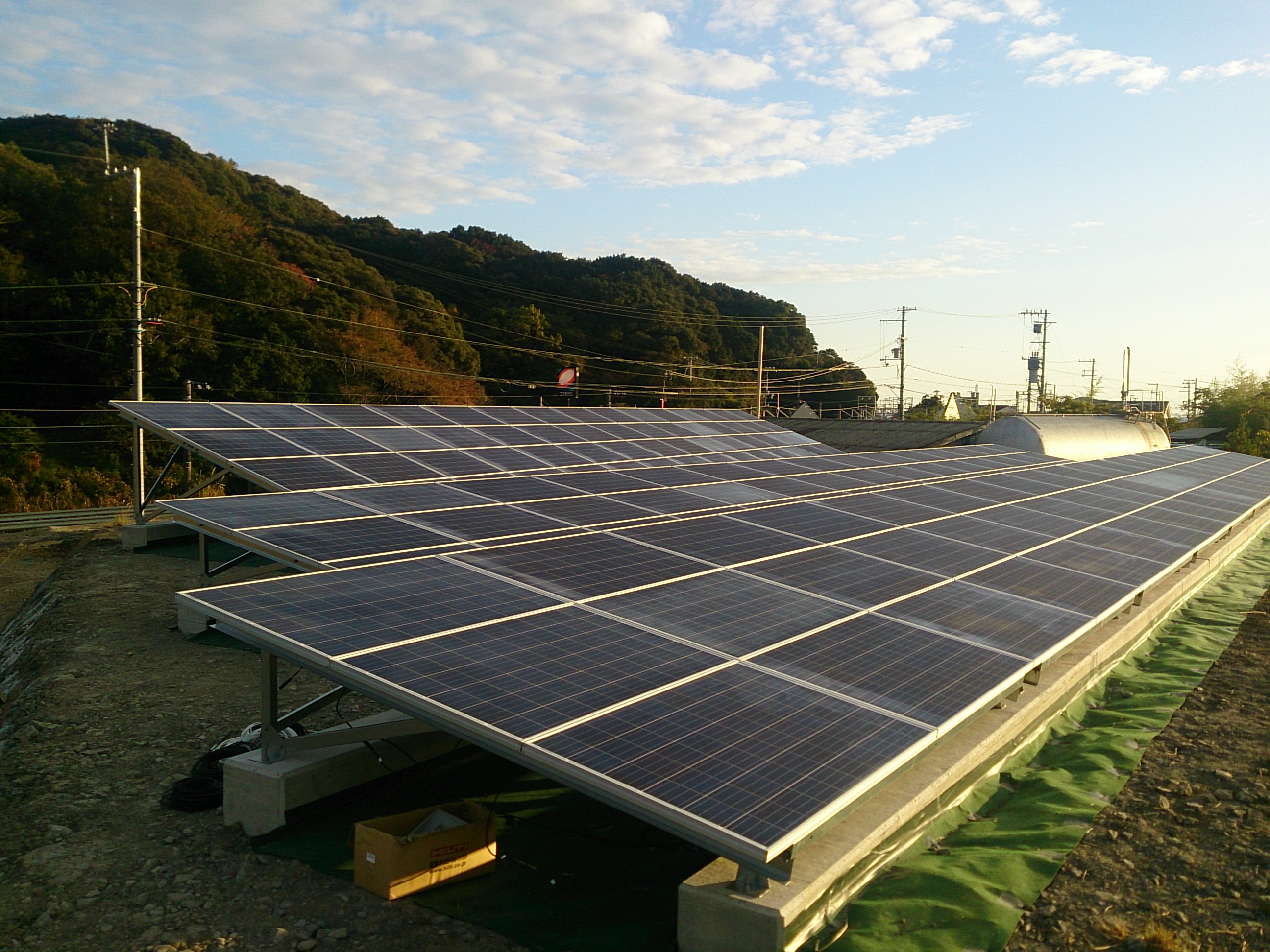 産業用太陽光発電システム、パネル設置完了